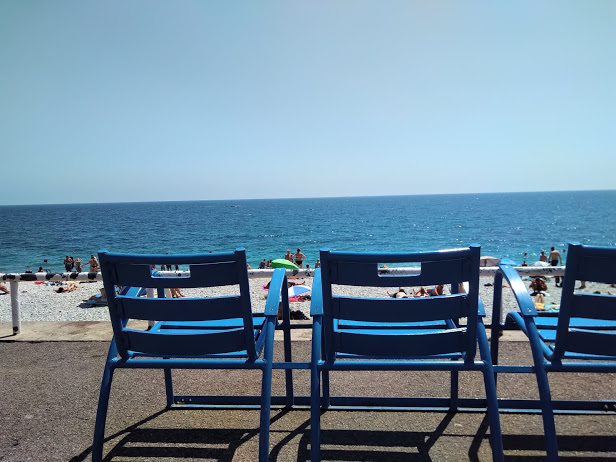 Nizzan siniset tuolit