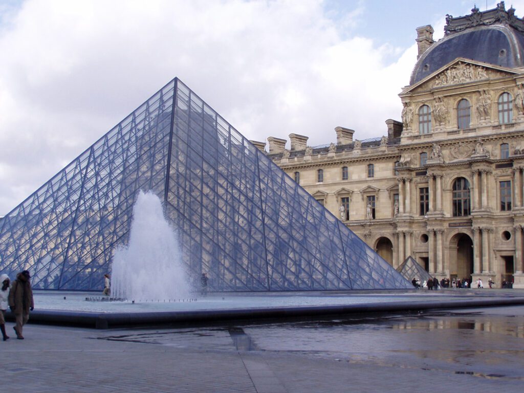 Louvren lasikupu Pariisi